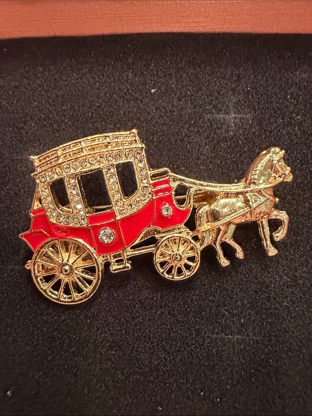Coach Inspired Horse Carriage Brooch - Elegant Women's Accessory